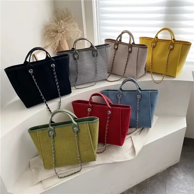 Women Bags Trend 2025 - Modischer Make-up-Designer für große Damen, 2025,